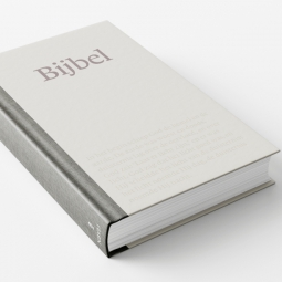 De NBV21 is de nieuwe Bijbel voor de 21e eeuw. Maar wat maakt de nieuwe vertaling nu zo bijzonder? Wat is er nieuw in de NBV21?