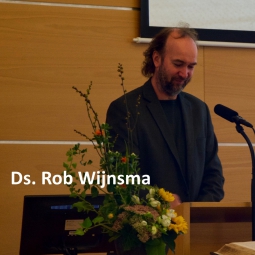 Ds. Rob Wijnsma stopt als predikant en dominee van de Kapel Gemeente in Emmen. Hij heeft een andere baan en wordt godsdienstleraar.